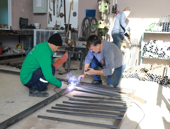 HALİLİYE BELEDİYESİ, SERİ ÜRETİM İLE PARKLARI YENİLİYOR