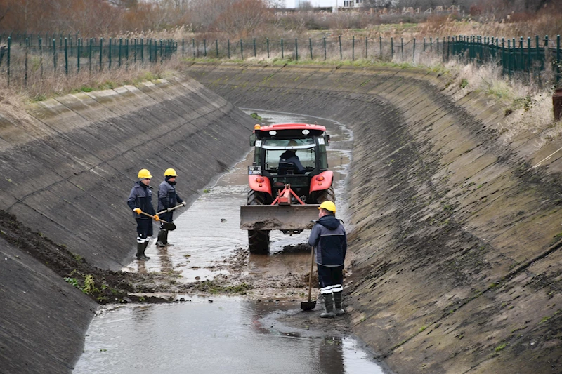 Büyükşehir, Manyas Barajı Sulama Bölgesi’ni Bakıma Aldı