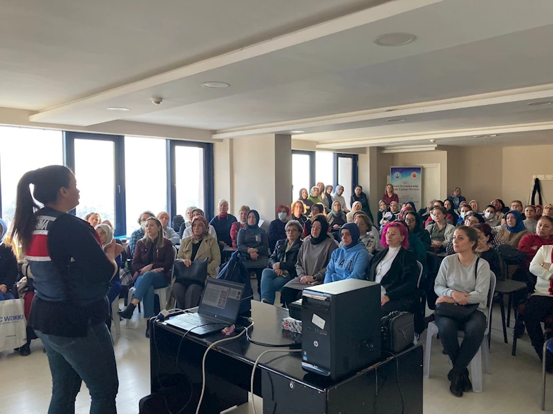 İZMEK KURSİYERLERİNE MADDE BAĞIMLILIĞI KONUSUNDA FARKINDALIK EĞİTİMİ VERİLDİ