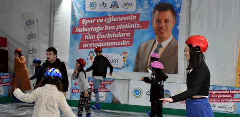 Buz Pisti Yoğun İlgi Gördü