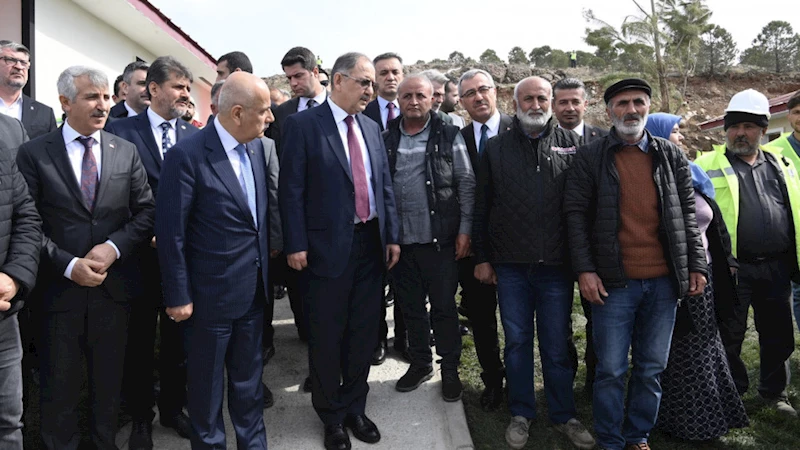 Bakan Özhaseki ve Başkan Güngör, Şehit Ailesini Yeni Konutlarında Ziyaret Etti
