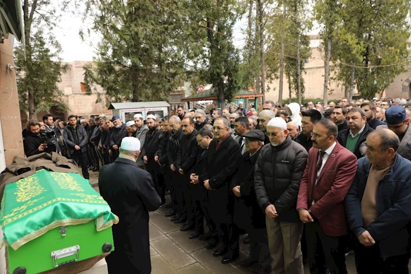 Çevre Şehircilik ve İklim Değişikliği Bakanımız Sn. Mehmet Özhaseki, Kayseri Valimiz Sn. Gökmen Çiçek, AK Parti Kayseri Milletvekilimiz Sn. Murat Cahid Cıngı, Belediye Başkanımız Sn. Mustafa İlmek, AK Parti İlçe Başkanımız Sn. Mehmet Koç,