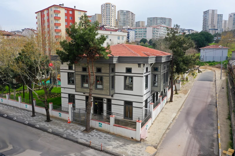 Esenyalı Kütüphanesinin Açılışı Söyleşiyle Gerçekleştirildi