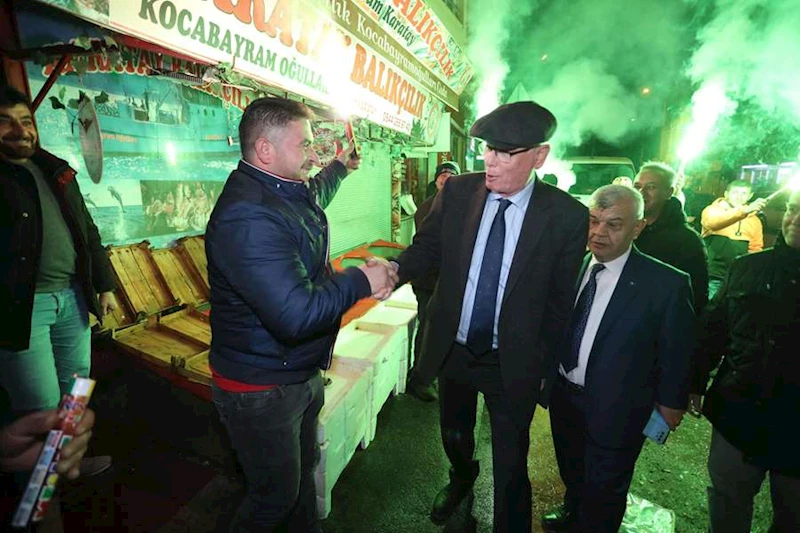 BAŞKAN KURT 71 EVLER’DE MEŞALELERLE KARŞILANDI