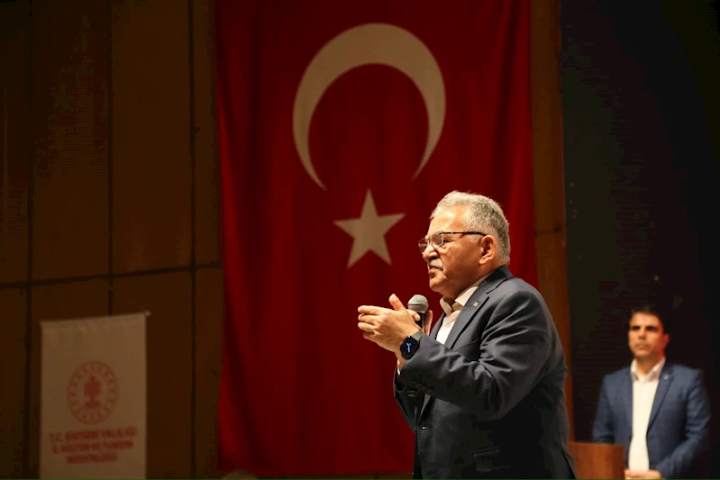 Başkan Büyükkılıç, Deprem Bölgesindeki Anısını Anlatırken Duygu Dolu Anlar Yaşadı