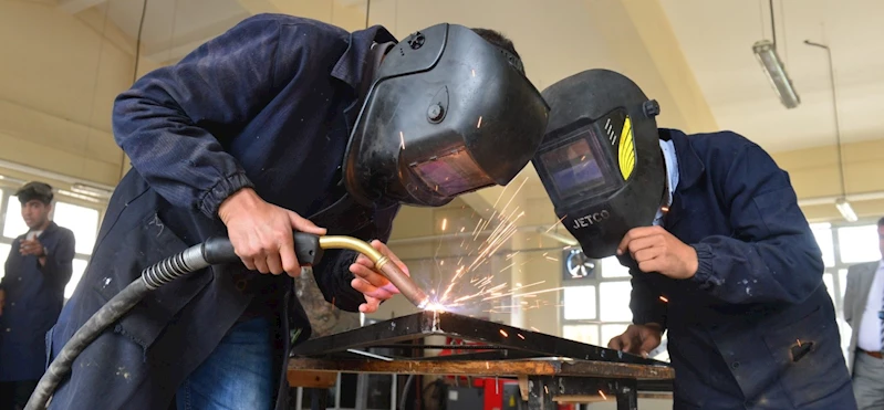 MEB, MESLEKİ EĞİTİMDE İŞ SAĞLIĞI VE GÜVENLİĞİNE İLİŞKİN TEDBİRLERİ ARTIRDI