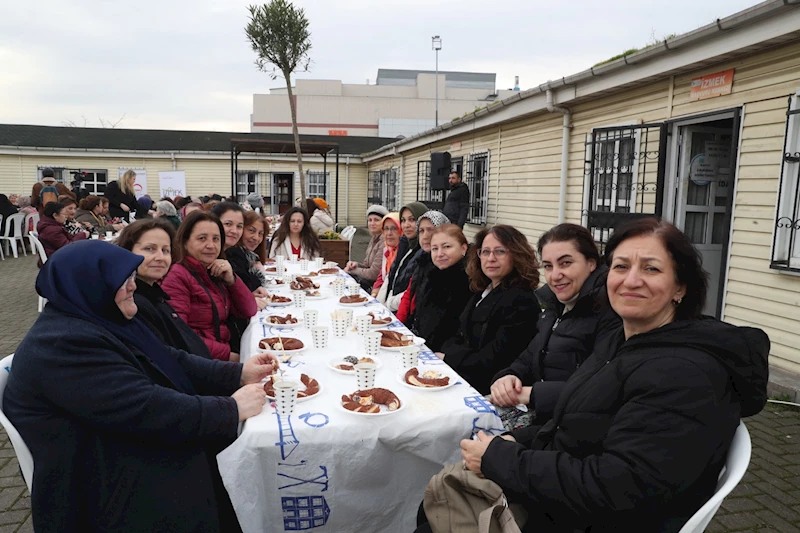 İZMEK KURSİYERLERİ HÜRRİYET’E GÜÇ KATTI