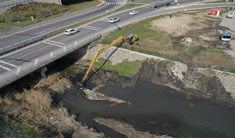 Keşan Belediyesi Veteriner İşleri Müdürlüğü dere ıslahı çalışmalarına kararlılıkla devam ediyor.