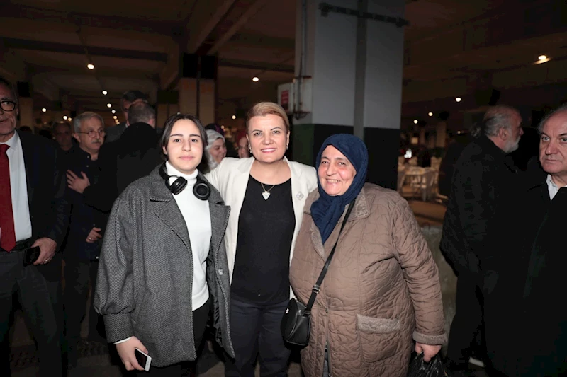 BAŞKAN HÜRRİYET, İLK İFTARI İZMİTLİLERLE BİRLİKTE YAPTI