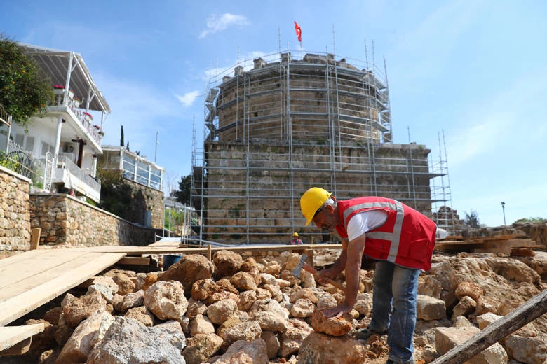 Hıdırlık Kulesi seyir terası projesi hızla ilerliyor