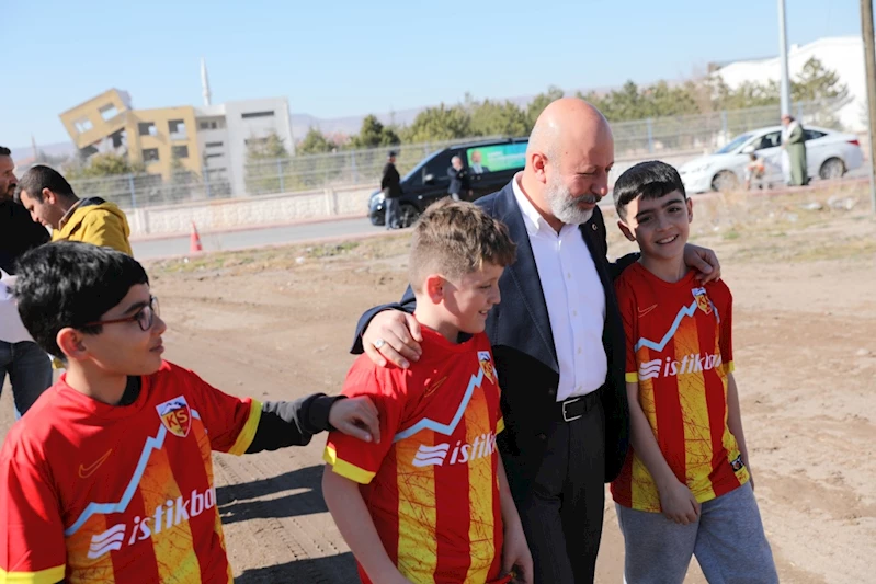 KOCASİNAN’DA GENÇLER VE ÇOCUKLAR İSTİYOR, BAŞKAN AMCA YAPIYOR