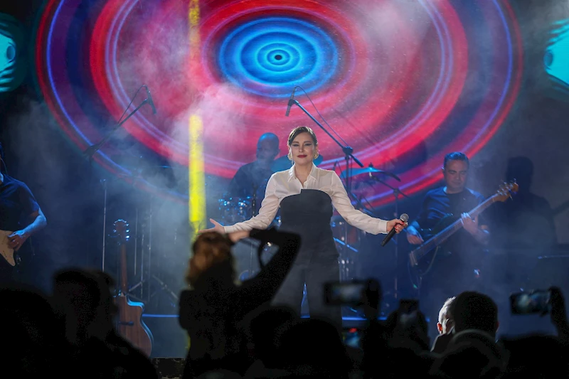 BÜYÜKŞEHİR’DEN KADINLAR GÜNÜNE ÖZEL FUNDA ARAR KONSERİ