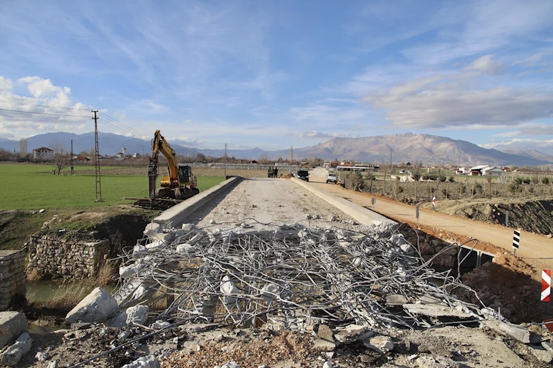 Çalışan Belediye Gelişen Elmalı