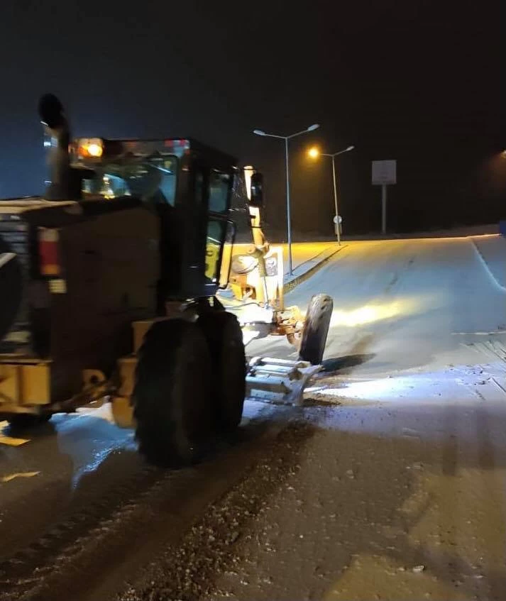Fen İşleri Müdürlüğümüze bağlı ekiplerimiz