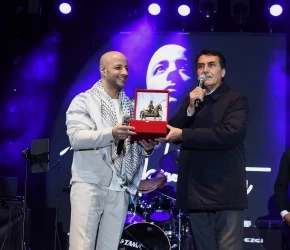 Ünlü Şarkıcı Maher Zain En Güzel İlahilerini Osmangazi Meydanı’nda Söyledi