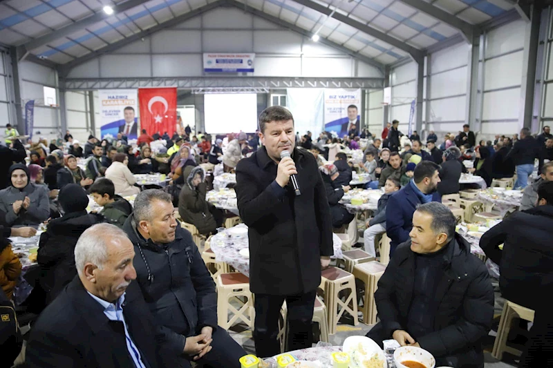 CUMHURİYET VE YUNUS EMRE MAHALLESİNDEKİ İFTAR PROGRAMI BİNLERCE KİŞİYİ AYNI SOFRADA BULUŞTURDU