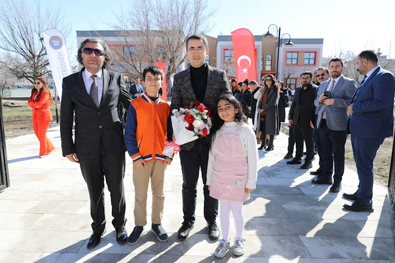 İPEKYOLU ÇOCUK AKADEMİSİ AÇILDI