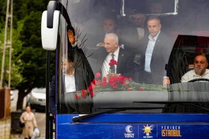 BAŞKAN YILDIRIM ÜMRANİYELİLERİ SELAMLADI