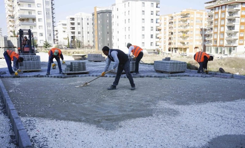 DOĞUKENT’TE YENİ YOLLAR KİLİTLİ PARKEYLE DÖŞENİYOR