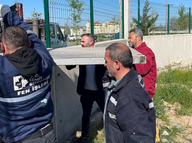 İZMİT BELEDİYESİ, ŞEHİR HASTANESİNİN YIKTIĞI MERDİVENİ YENİDEN YAPIYOR