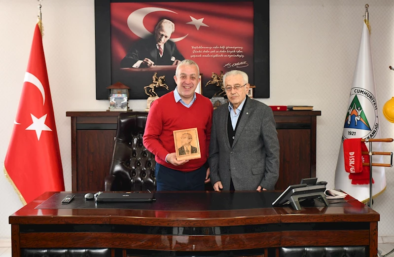 BAŞKAN ERDEM’İ, ESKİ BELEDİYE BAŞKANLARINDAN SERACETTİN YAZAN ZİYARET ETTİ.