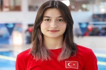 DİLANUR İNAN MADALYA İÇİN YÜZECEK