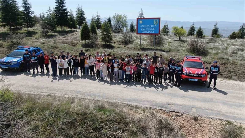 Elazığ’da Jandarma Ekipleri Öğrencilerle Birlikte Fidan Dikti