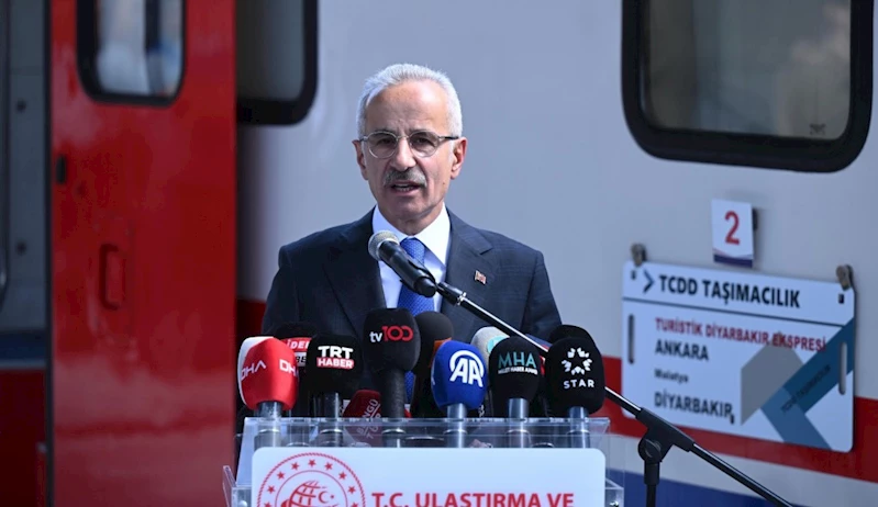 TURİSTİK DİYARBAKIR EKSPRESİ İLK SEFERİNE UĞURLANDI