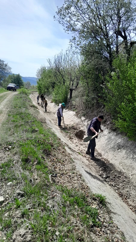 Tarımsal Sulama Kanalları Temizleniyor