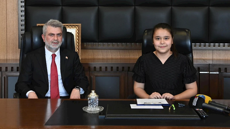 Başkan Görgel, Koltuğu Minik Başkan Tuğsem’e Devretti