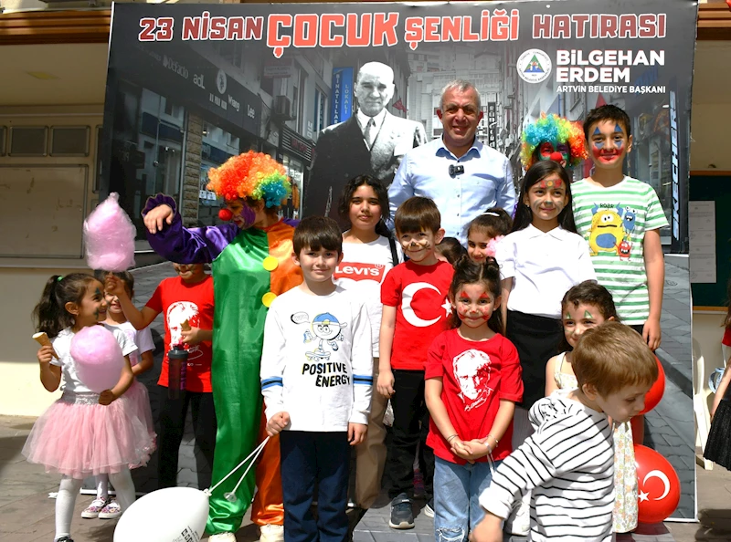 23 NİSAN ULUSAL EGEMENLİK VE ÇOCUK BAYRAMI’NIN COŞKUSU BELEDİYEMİZ ÖNÜNDE ÇEŞİTLİ OYUN ETKİNLİKLERİ, VE İKRAMLARLA KUTLADIK
