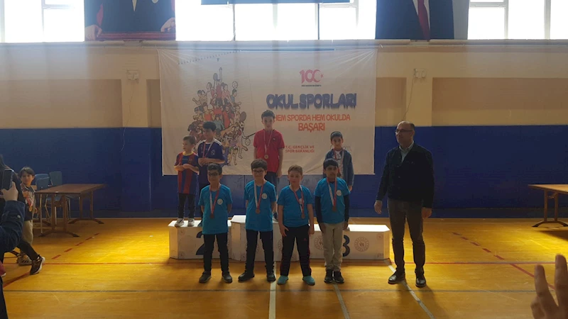 -BOZÜYÜK BELEDİYESİ SATRANÇ SPORCULARI TURNUVADAN MADALYALARLA DÖNDÜ