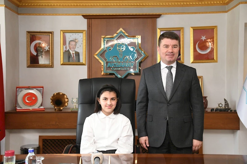 BAŞKAN DİNÇER, KOLTUĞUNU ÇOCUKLARA BIRAKTI