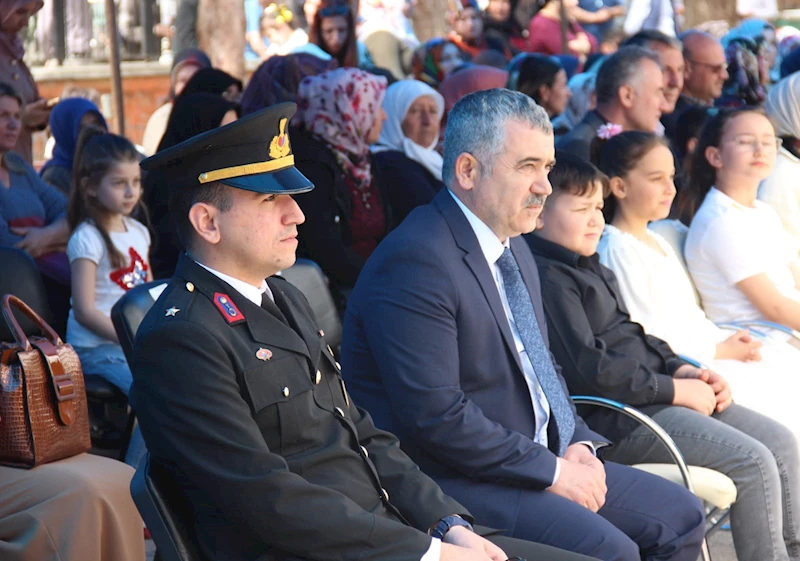 Belediye Başkanımız Sn.Cihan DEMİR, 23 Nisan Ulusal Egemenlik ve Çocuk Bayramının 104. Yılı dolayısı ile İlçemiz Atatürk İlkokulu