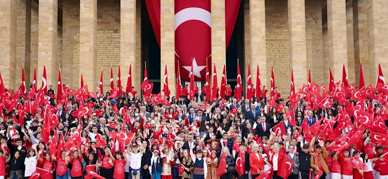 BAKAN TEKİN, ÖĞRENCİLERLE ANITKABİR
