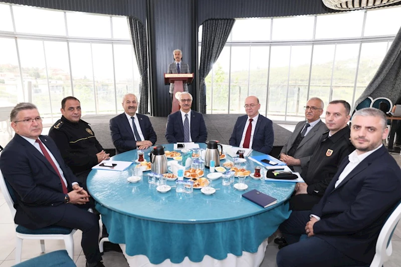 Kaymakam Özyiğit ve Başkan Büyükgöz MAHALLE MUHTARLARINI AĞIRLADI