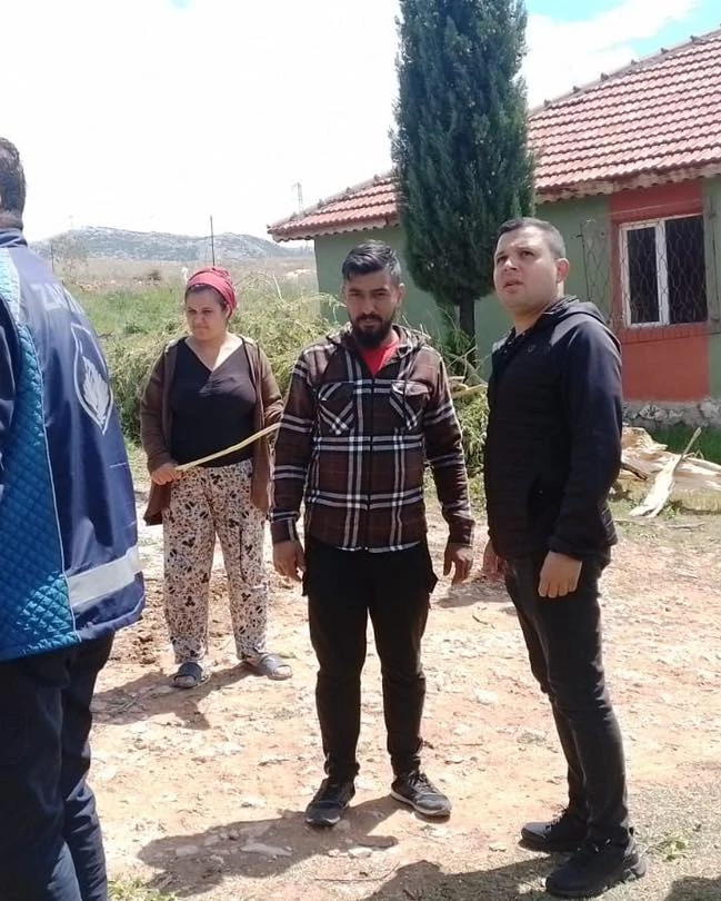 Dinar’da Yaşanan Yoğun Yağış ve Fırtına Sebebiyle, Pınarbaşı Mahallesinde Bir Vatandaşımızın Evinde Oluşan Hasara,Belediyemiz Zabıta Ekipleri Tarafından Müdahele Edildi.