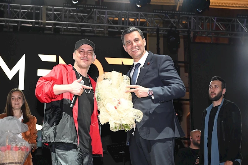 Norm Ender’den Manisa’da Muhteşem Konser