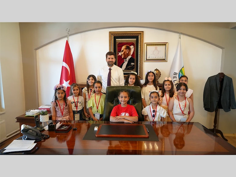 TARSUS’TA MİNİK BAŞKANLAR, BÜYÜK HAYALLERLE KOLTUĞU DEVRALDI