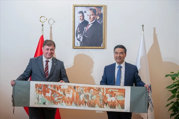 Başkan Cemil Tugay, Çin’in Gansu Eyaleti heyetini ağırladı