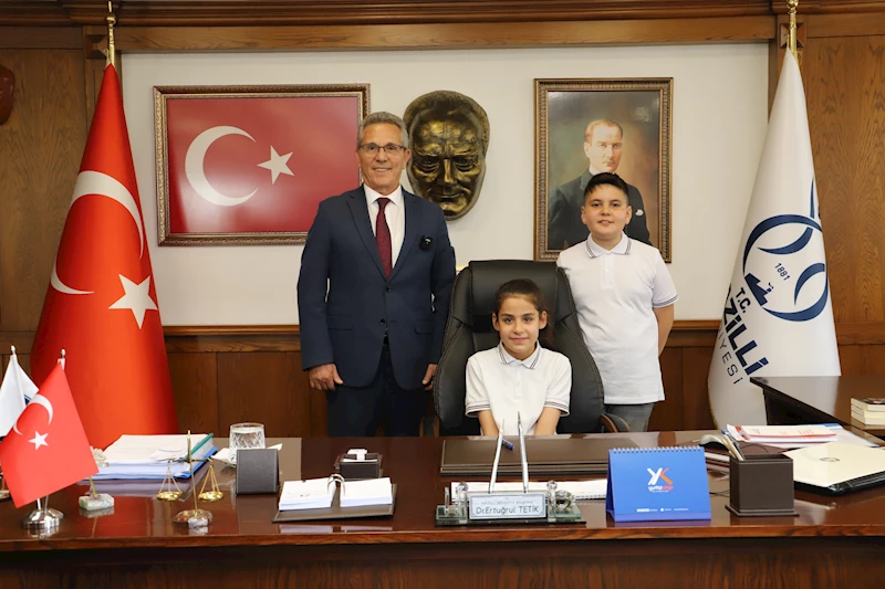 Başkan Tetik koltuğu çocuklara bıraktı