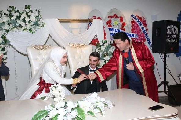 Başkan AYNACI Çiftimize Mutluluklar Diledi.