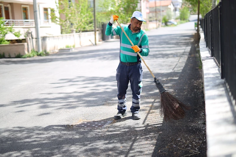 TEMİZ VE NEZİH BİR ŞEHİR İÇİN 48 MAHALLEDE TEMİZLİK ÇALIŞMALARI RUTİN OLARAK YAPILIYOR