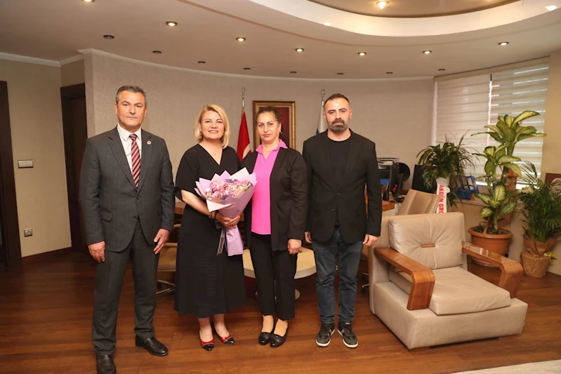 HÜRRİYET, KUMPASI ORTAYA ÇIKARAN TAVŞANTEPELİ ÇİÇEK YILDIZ’A TEŞEKKÜR ETTİ