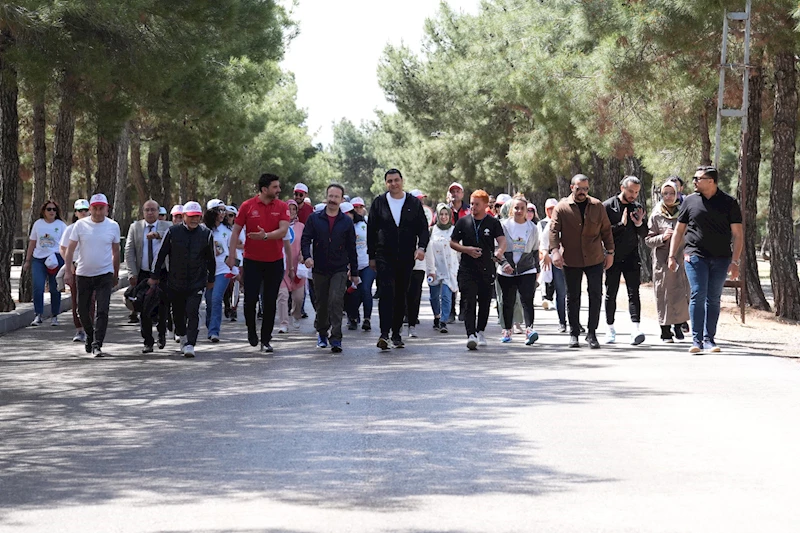BAŞKAN YILMAZ, SAĞLIKLI YAŞAMI TEŞVİK ETMEK İÇİN YÜRÜDÜ