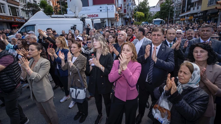 Başkan Tugay Soma’da maden şehitlerinin aileleriyle buluştu