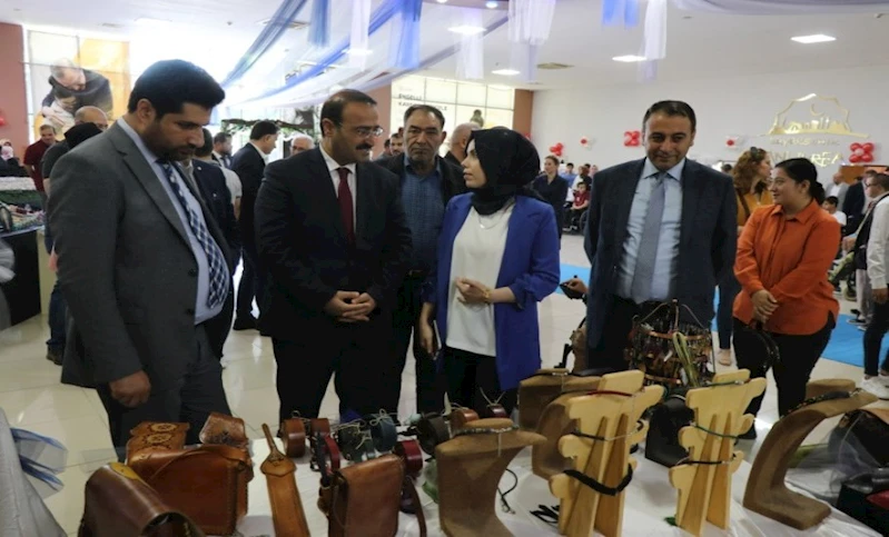 Engelli Bireylerin El Emeği Göz Nuru Ürünleri Sergilendi