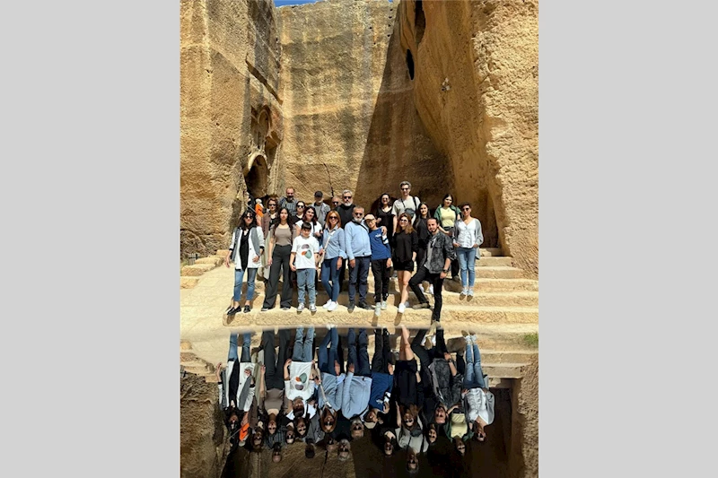 MERSİNLİ SANATÇILAR ‘UZAKLAR’DAN DÖNDÜ