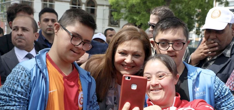 SEVGİ VARSA ENGEL YOKTUR