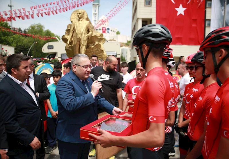 Başkan Özarslan Samsun’dan gelen Türk Bayrağını ve toprağı teslim aldı